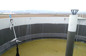 La instalación completa ha sido equipada con la tecnología de agitación de streisal: Zanja de mezclado, fermentador, post-fermentador y depósito de residuos de fermentación. El bajo consumo de energía propia y la gran facilidad de mantenimiento hicieron q